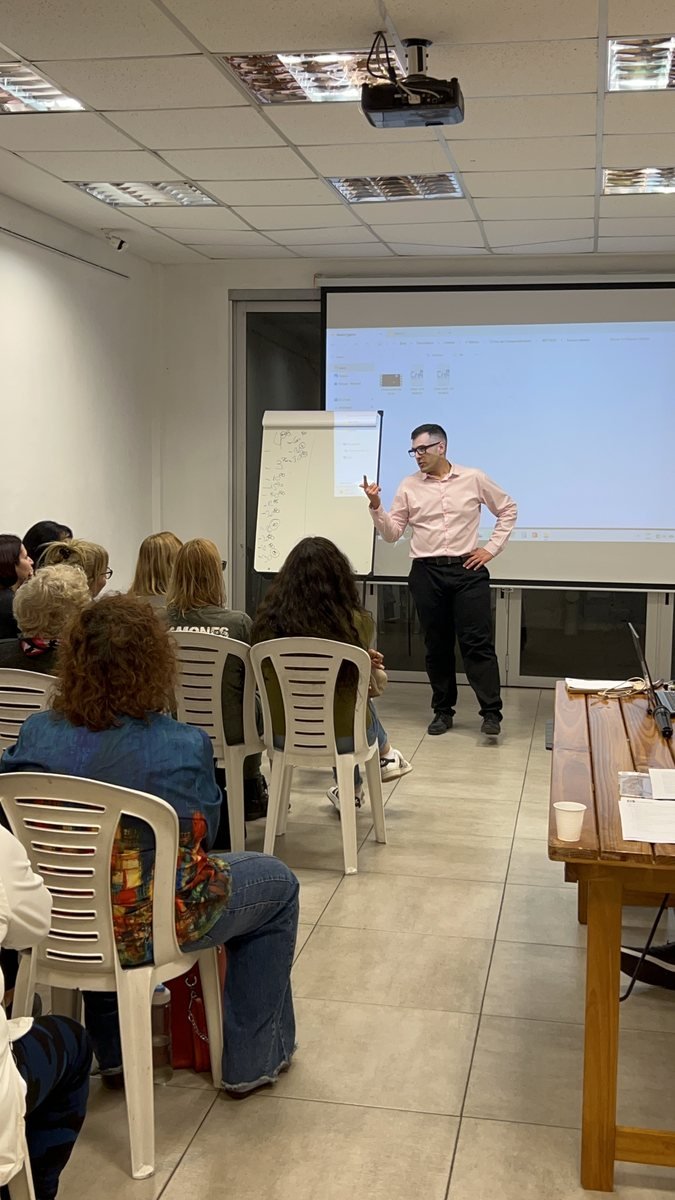 Nahuel Morath facilitando una dinámica